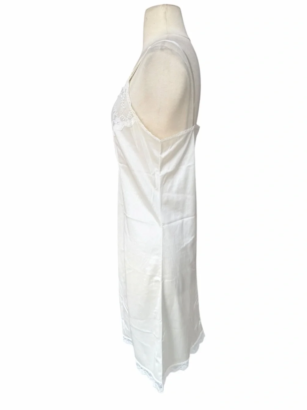 1980s/90s Ashley Taylor 100% Nylon Ivory V-Neckline Scalloped Floral Lace Slip - Picture 4 of 7